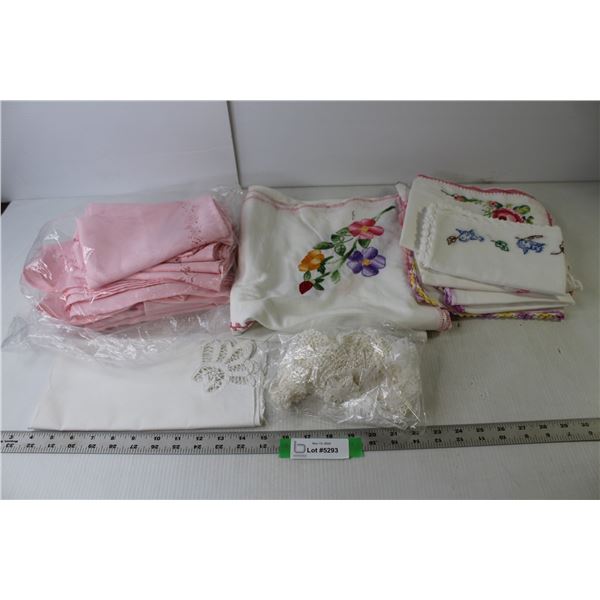Assorted Place Mats, Napkins, Doilies, Table Coverings
