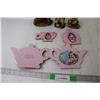Image 4 : (3) Ceramic Bear Decorations, (3) Disney Princess Tea Books