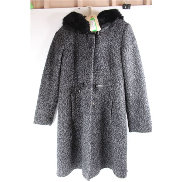 *Novelti Women's Fur Coat- Size 8