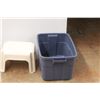 Image 3 : *Galvanized Mop Bucket, Plastic Tote 21'' x 12'' and a Step Stool