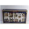 Image 2 : Holiday Fine Collectible 19 pc Village Set