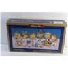 Image 5 : Holiday Fine Collectible 19 pc Village Set
