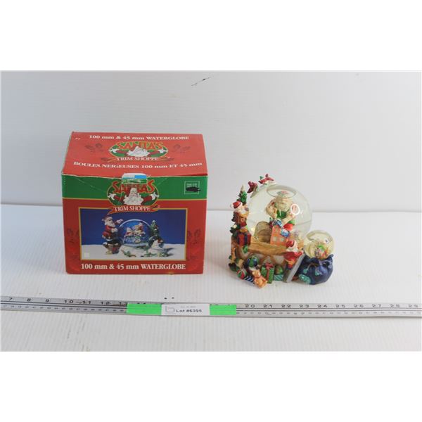 Santa's Christmas Waterglobe Decor