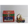 Image 2 : Santa's Christmas Waterglobe Decor