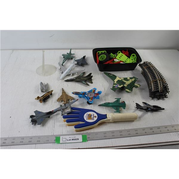 Model Planes Toys, Clapper, Train Tracks