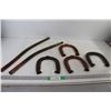 Image 1 : (2) Metal Pipes, (4) Horseshoes