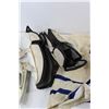 Image 3 : Size 3.5 Skates, Toronto Maple Leaf's Jersey, (3) Gloves, Knee/Shin Pads