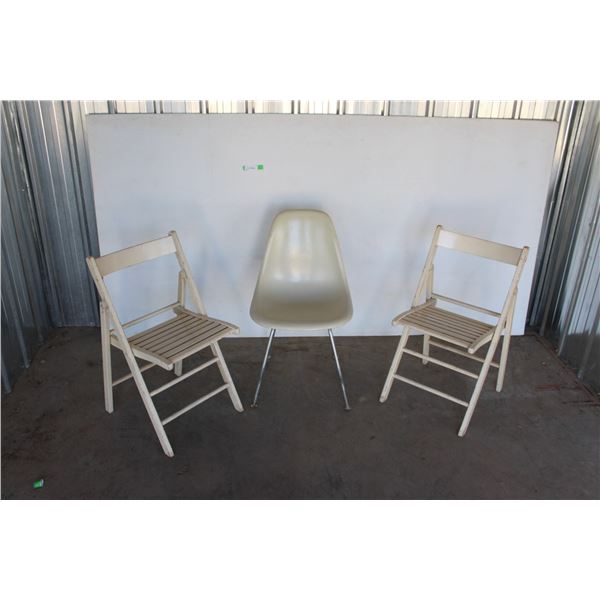 *** Mid Century Fiberglass Chair, (2) folding wood chairs