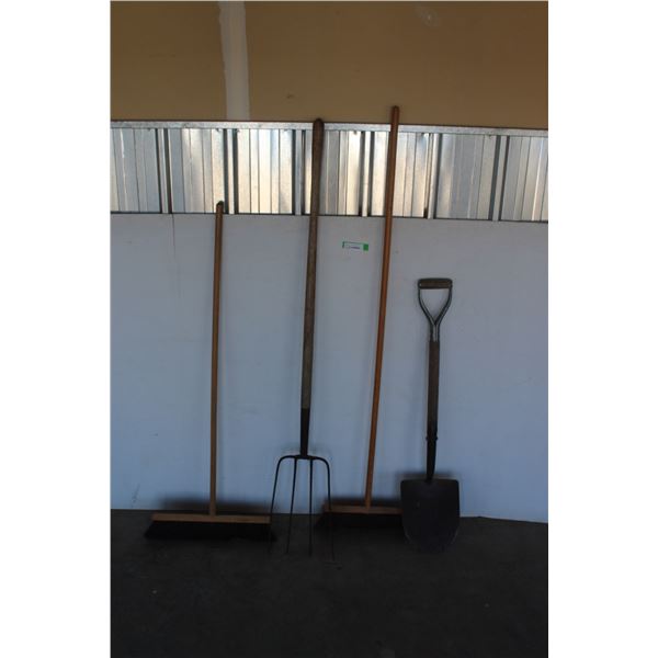 *** (4) Garden & Yard Tools: (2) Brooms, Spade, Pitch Fork