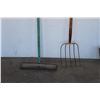 Image 2 : *** (3) Tools: Landscaping Rake, Pitch Fork, Spade