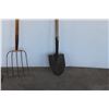 Image 3 : *** (3) Tools: Landscaping Rake, Pitch Fork, Spade