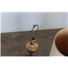 Image 5 : *** (2) Vintage End Table Lamps w/ One Shade - as is