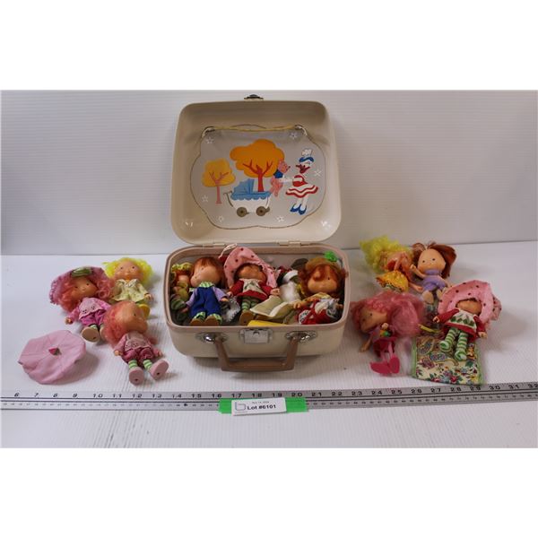 Vintage Strawberry Shortcake Dolls & Play Clothes In Suitcase