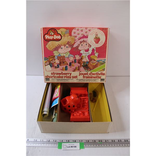 Vintage Strawberry Shortcake Play Set in Box - as is