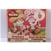 Image 4 : Vintage Strawberry Shortcake Play Set in Box - as is