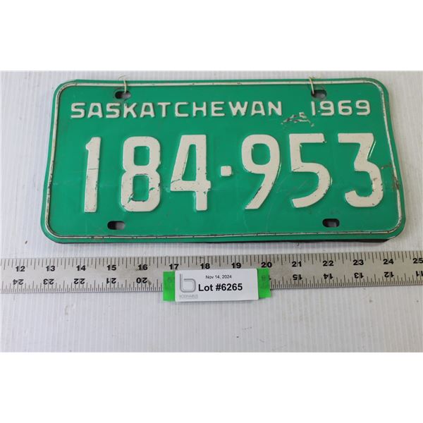 Pair Vintage Saskatchewan License Plates