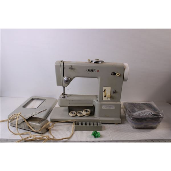 * Vintage Pfaff 93 Sewing Machine