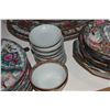 Image 8 : IMARI FAMILLE ROSE MEDALLION PORCELAIN DISHES (45 PCS)