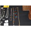 Image 2 : COLLECTION OF ASSORTED COSTUME JEWELRY
