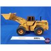 Image 3 : CASE W30 Wheel Loader "Construction Series" (Ertl) (8"H x 7-1/2"W x 18"L) (SEE PICS!)