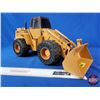 Image 9 : CASE W30 Wheel Loader "Construction Series" (Ertl) (8"H x 7-1/2"W x 18"L) (SEE PICS!)