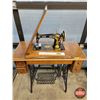 Image 1 : SINGER Treadle Sewing Machine (c. 1913) (S/N#G3057299) (SEE PICS!)