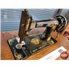 Image 3 : SINGER Treadle Sewing Machine (c. 1913) (S/N#G3057299) (SEE PICS!)