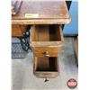 Image 8 : SINGER Treadle Sewing Machine (c. 1913) (S/N#G3057299) (SEE PICS!)