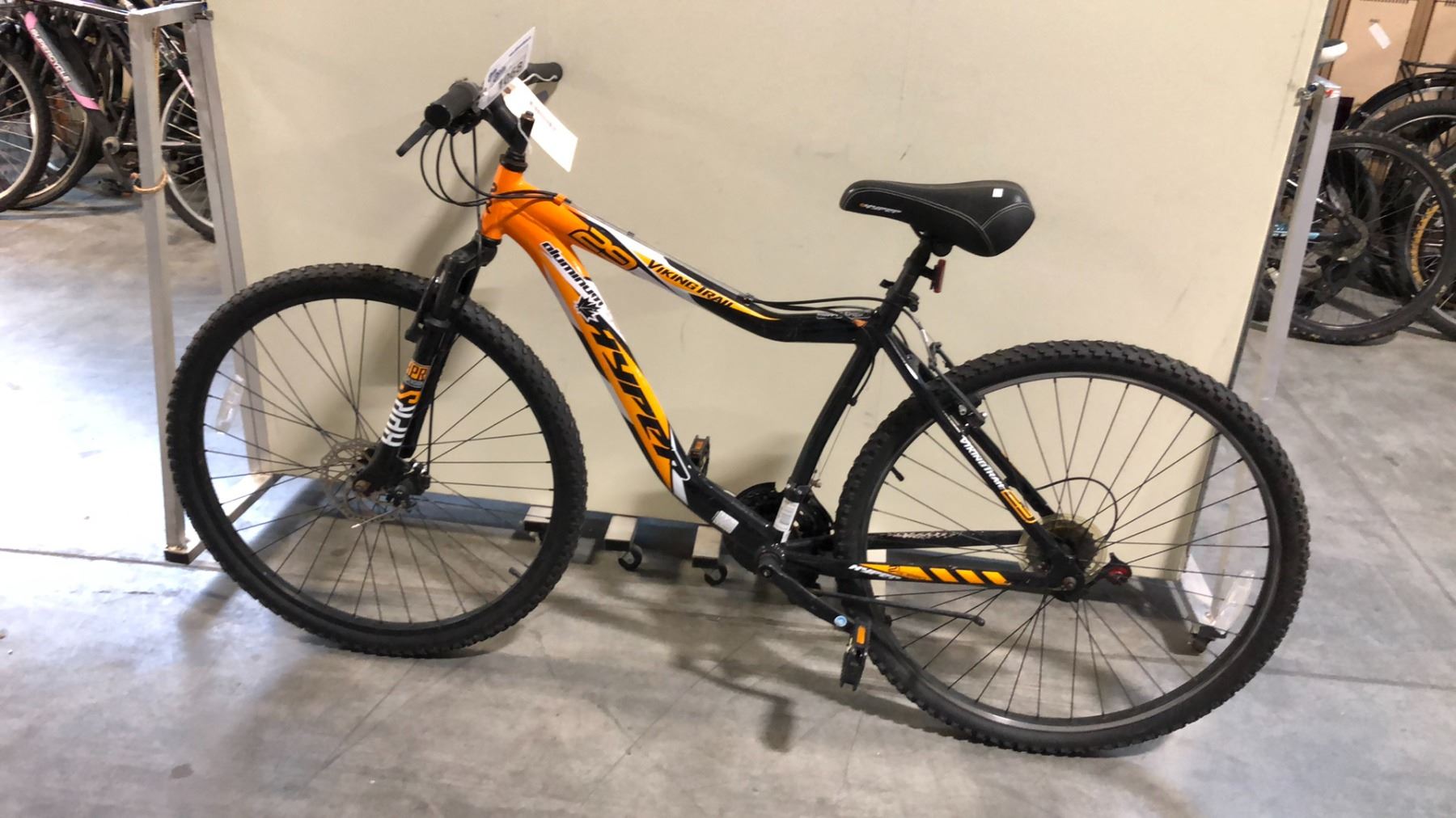 BLACK/ORANGE VIKING TRAIL 29 HYPER 21-SPEED FRONT SUSPENSION MOUNTAIN ...