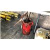 Image 3 : CRAFTSMAN SPRAYER AND RED MANUAL GREASE PUMP