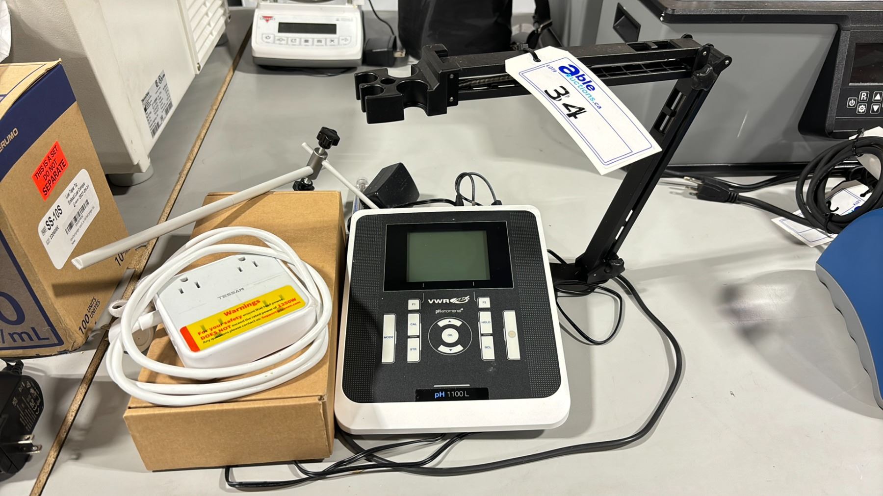 Computer Table Vwr VWR PH 1100L COMMERCIAL LABORATORY PH-ENOMENAL ELECTRIC TABLE TOP PH ...