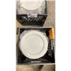 Image 2 : 2 PLASTIC CRATES OF 10" WHITE COMMERCIAL RESTAURANT PLATES *CRATES INCLUDED*