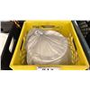 Image 2 : 2 PLASTIC CRATES OF 8" & 9 1/2" WHITE COMMERCIAL RESTAURANT PLATES *CRATES INCLUDED*