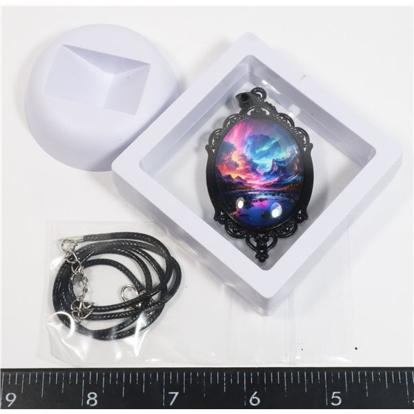 ELEGANT NORTHERN LIGHTS OVAL PENDANT NECKLACE IN