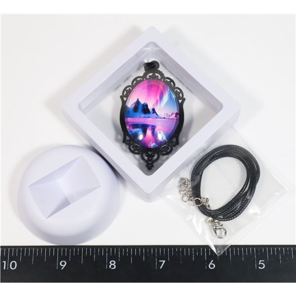 ELEGANT NORTHERN LIGHTS OVAL PENDANT NECKLACE IN
