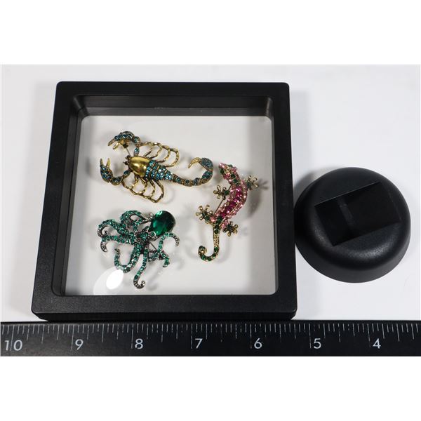 VIBRANT GREEN OCTOPUS, GOLDEN GECKO LIZARD,