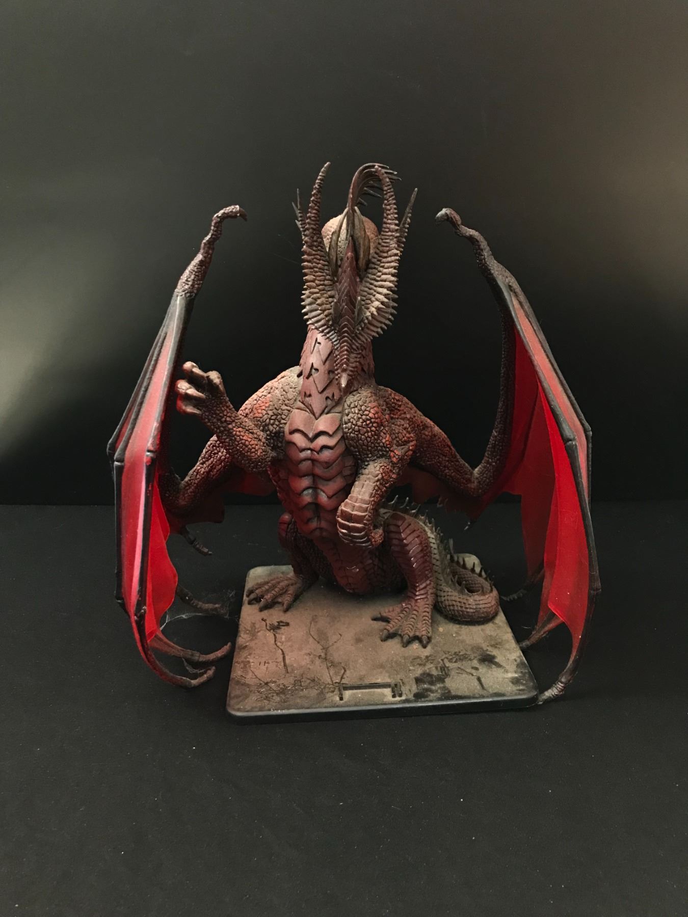Colossal Red Repaint DUNGEONS AND DRAGONS COLOSSAL RED DRAGON STATUE
