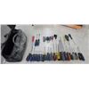 Image 1 : WORK BAG WITH ASSORTED SCREW DRIVERS