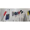Image 5 : WORK BAG WITH ASSORTED SCREW DRIVERS
