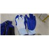 Image 5 : SIX SETS OF MECHANINC GLOVES L AND 1 PAIR OF LEATHER WELDING GLOVES