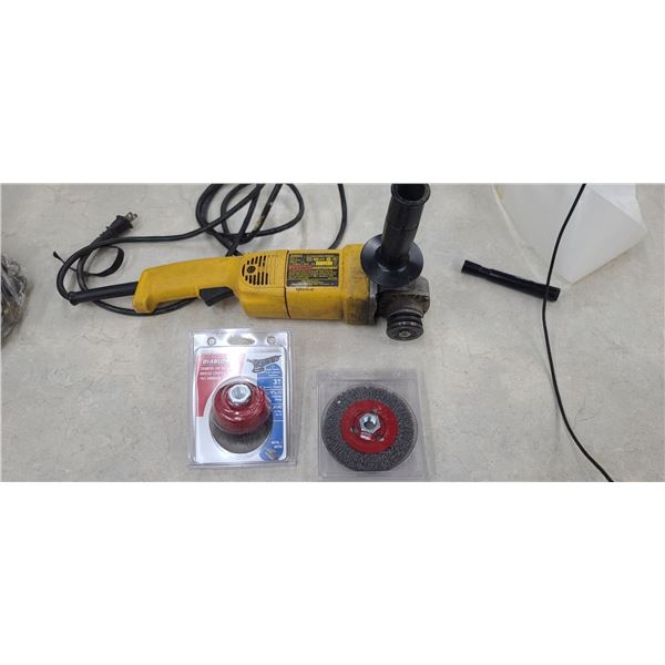 DEWALT DW831 5" GRINDER COMES WITH WIRE BRUSH ATTACHMENTS