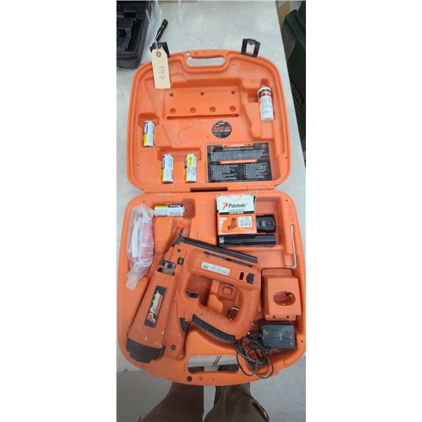 PASLODE CORDLESS 16GA FINISHING NAILER - COMES WITH CHARGER AND BATTERY