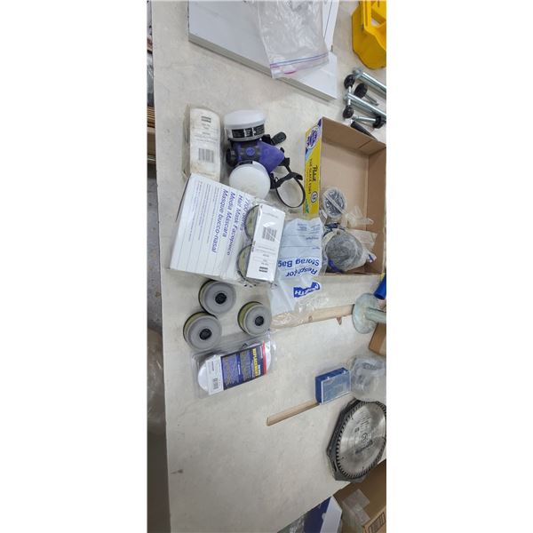BOX WITH ASSORTED DUST MASKS
