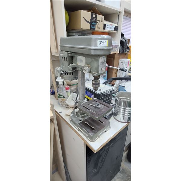 THREE SPEEDM1/4" BENCH TOP DRILL PRESS