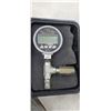 Image 2 : DEAD WEIGHT BOYT DIGITAL PRECISION TEST GAUGE PREVIOUSLY CERTIFIED TO 10,000 PSI