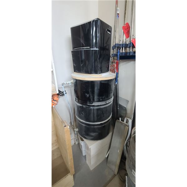 LG DEHUMIDIFIER SET UP FOR AUTOMATIC MOISTURE LEVEL CONTROL - HAS RUN OFF OUTSIDE AND INSIDE OVERFLO