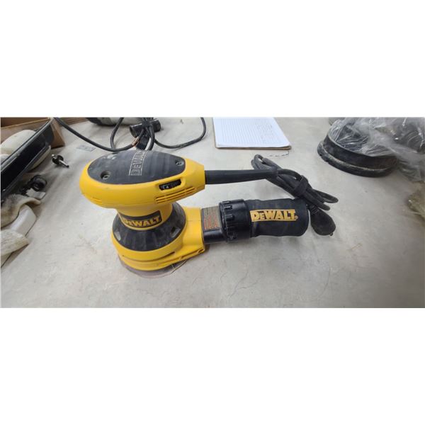 DEWALT VARIABLE SPEED RANDOM ORBIT SANDER D26453