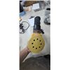 Image 3 : DEWALT VARIABLE SPEED RANDOM ORBIT SANDER D26453