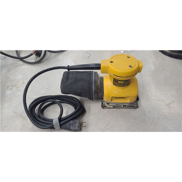 DEWALT PALM GRIP SANDER DW411