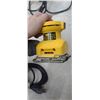 Image 2 : DEWALT PALM GRIP SANDER DW411